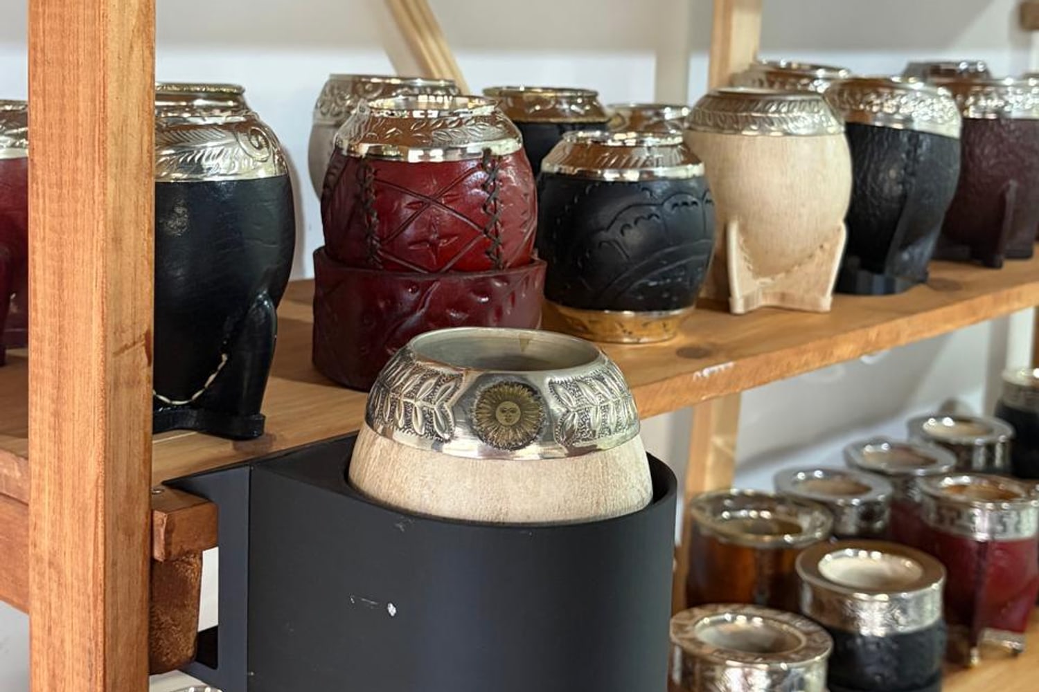 Variedad de mates, yerbas y accesorios Kaosmates
